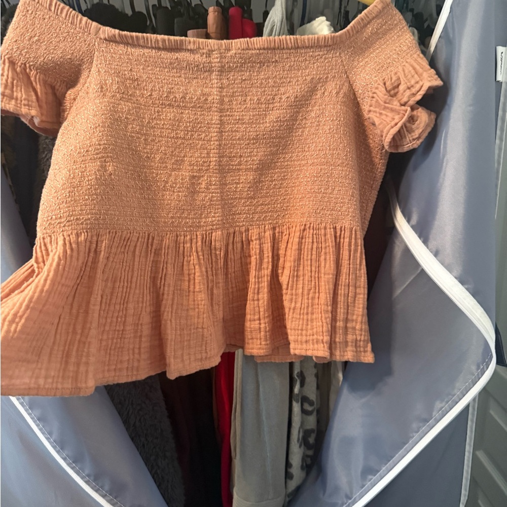 American Eagle 🦅 Women's Off-Shoulder Peplum Top - rust/peach color - Picture 3 of 5